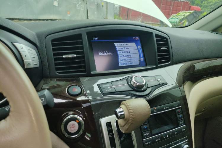 Used Nissan Quest 2015 3.5L SL
