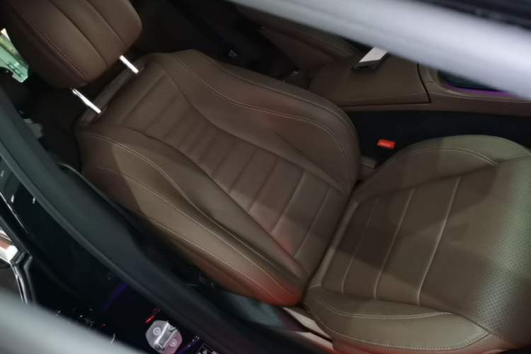 Used Mercedes-Benz E-Class 2020 Restyled E 300 L Sporty and Stylish Edition Right Front Seat