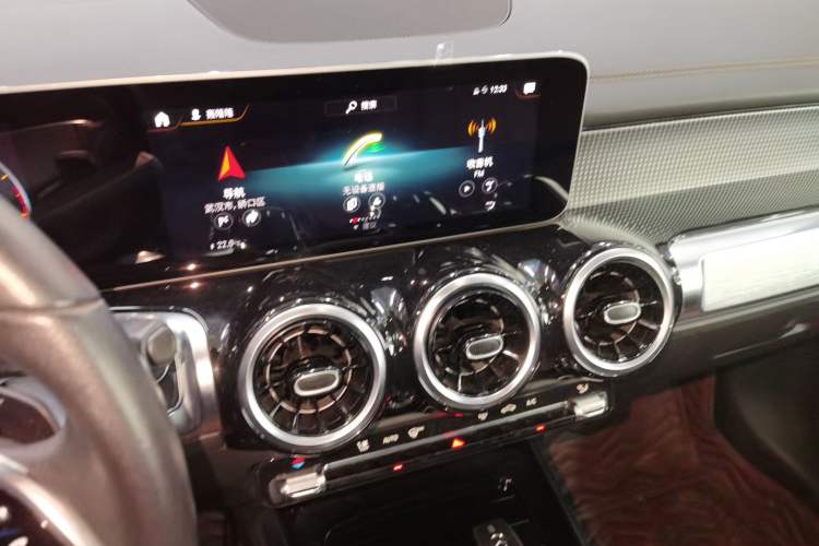 Used Mercedes-Benz GLB 2020 GLB 200 Dynamic Edition Audio And AC Panel