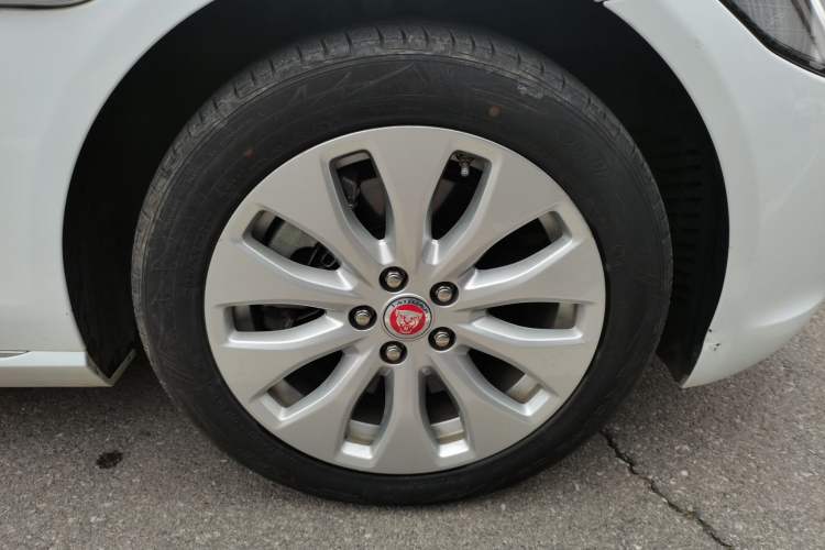 Used Jaguar XEL 2019 2.0T 200 PS Elite Edition Right Front Wheel Hub