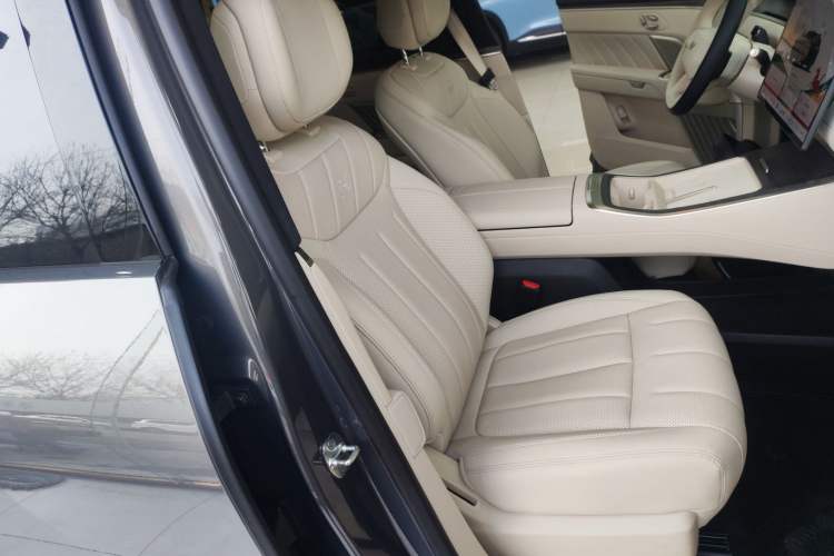 Used ONVO Luxeed L90 2025 Model—Ultra Six-Seater Version
