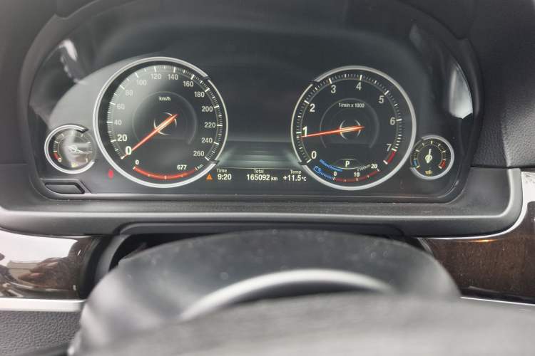 Used BMW 5 Series 2017 528Li Leading Model Odometer Close Up