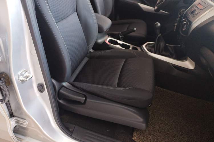 Used Nissan Navara 2017 2.5L Manual 4x4 Standard Edition QR25
