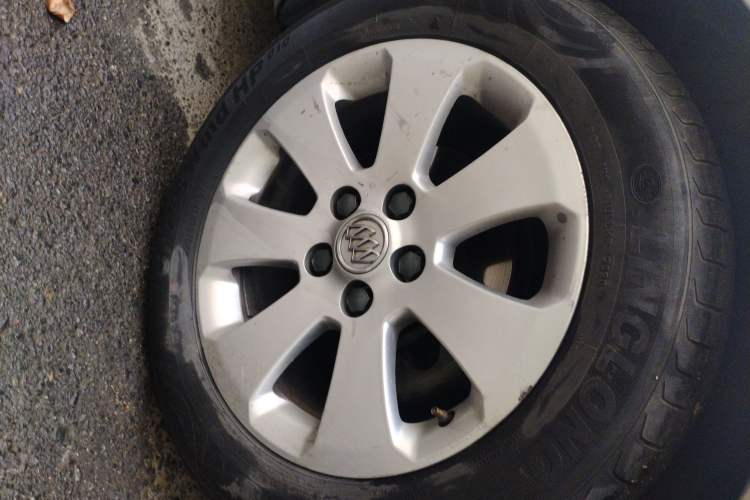 Used Buick Regal 2010 2.0L Expo Edition Right Front Wheel Hub