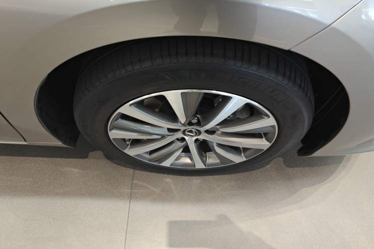 Used Lexus ES 2020 300h Premier Edition Right Front Wheel Hub