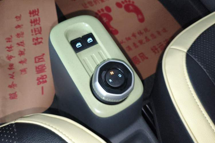 Used Geely Galaxy Panda 2024 Panda Mini 200km Endurance Bear Gear Lever