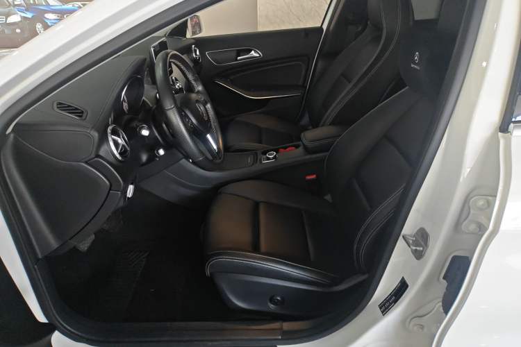 Used Mercedes-Benz GLA 2016 GLA 200 Fashion Model Left Front Seat
