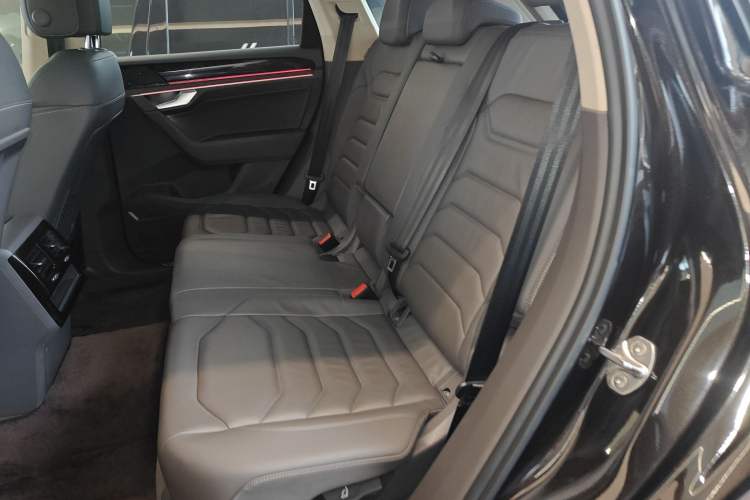 Used Volkswagen Touareg 2022 3.0 TSI Luxury Edition Black Diamond Sport Package Left Rear Seat