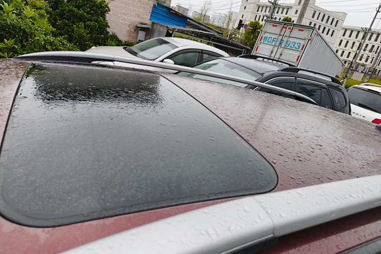 Used Venucia T70X 2016 2.0L CVT SmartFun Sport Edition
