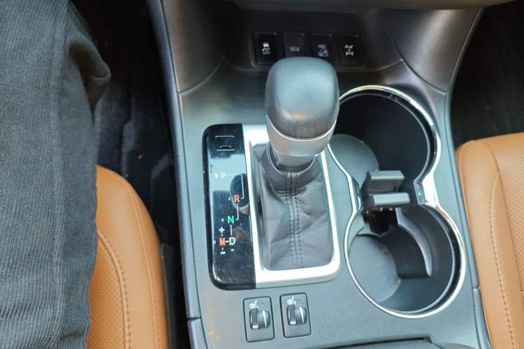 Used Toyota Highlander 2018 2.0T Four-Wheel Drive Luxury Version 7 Seats China VI Standard