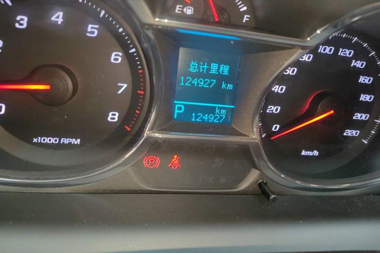 Used Chevrolet Captiva 2015 2.4L 4x4 Flagship Edition 7-Seater Odometer Close Up