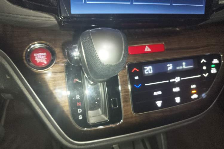 Used Honda Odyssey 2015 Updated Version 2.4L Smart Edition