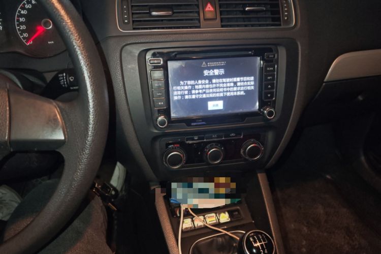 Used Volkswagen Sagitar 2012 1.6L Manual Comfort Model Audio And AC Panel