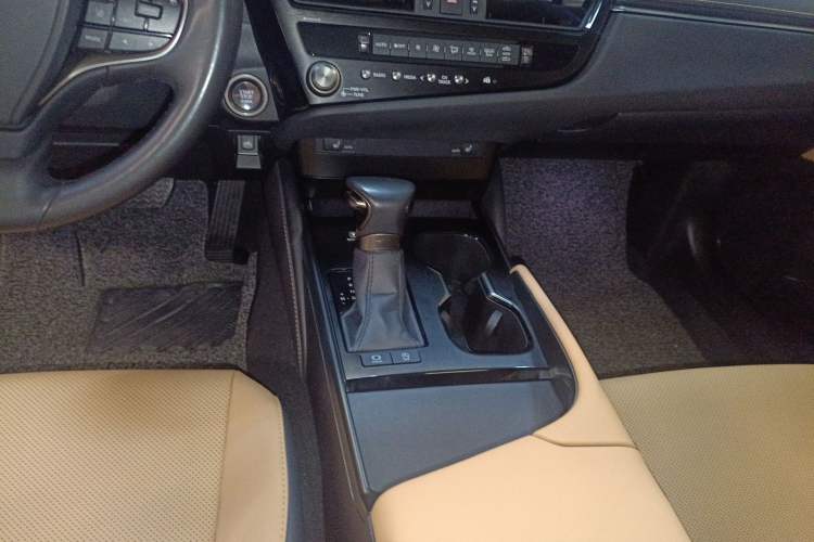 Used Lexus ES 2022 200 Excellence Edition
