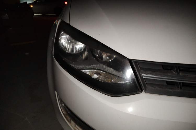 Used Volkswagen Polo 2013 1.4L Manual Comfort Edition Right Front Headlight