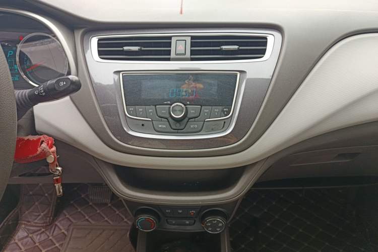 Used Chevrolet Lova RV 2016 1.5L Automatic Comfort Edition Audio And AC Panel