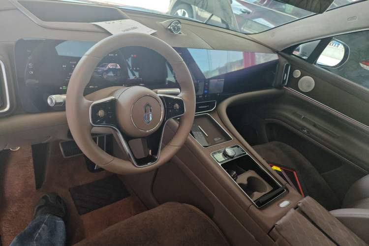 Used Hima AITO M9 2024 Range-Extended Ultra Version 52 kWh 5-Seater Model Center Console