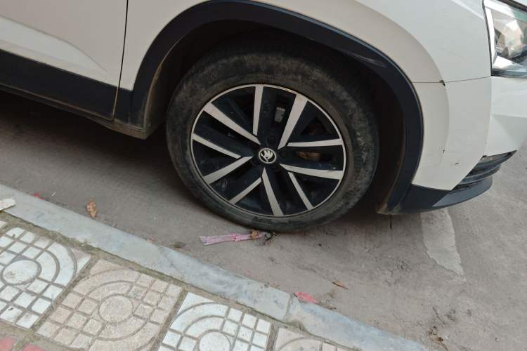 Used Skoda Kamiq 2020 1.5L Automatic Comfort Edition Right Front Wheel Hub