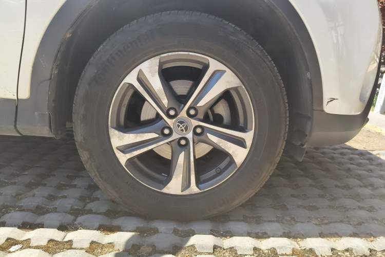 Used Toyota RAV4 2015 2.0L CVT Two-Wheel Drive Fashion Edition Right Front Wheel Hub