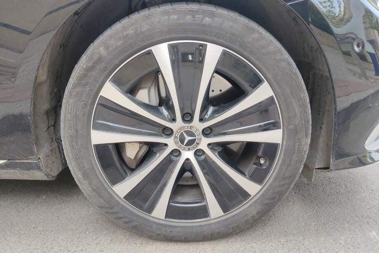 Used Mercedes-Benz E-Class New Energy 2022 Second Facelift E 350 e L Plug-in Hybrid Sedan Right Front Wheel Hub