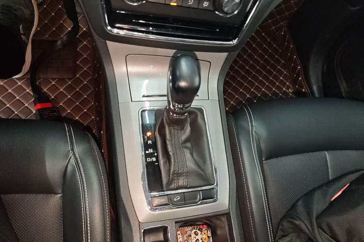 Used Roewe RX5 2016 20T Two-Wheel Drive Automatic Flagship Edition
