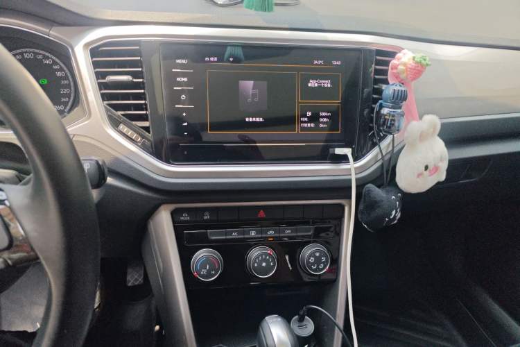 Used Volkswagen T-ROC 2022 280TSI DSG Two-Wheel Drive Elite PLUS Audio And AC Panel