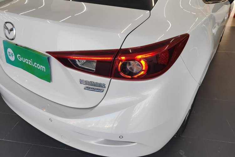 Used Mazda 3 Axela 2017 Sedan 1.5L Automatic Luxury Model Emission Standard China V
