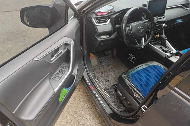 Used Toyota RAV4 2021 Dual-Engine 2.5L E-CVT Two-Wheel Drive Elite Edition