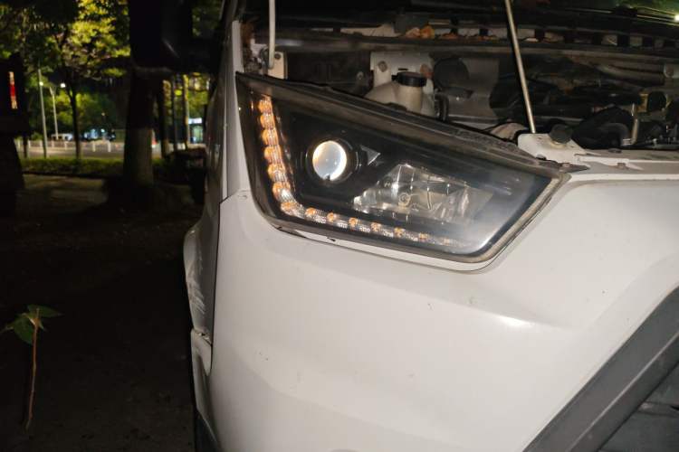 Used JMC Transit 2017 2.8T Commercial Version Long Wheelbase Mid-Roof 6/7/8-Seater JX493 Right Front Headlight