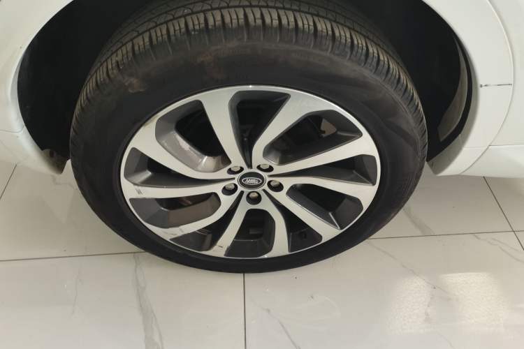 Used Land Rover Discovery Sport 2022 249 PS R-Dynamic S Performance Edition 5 Seats Right Rear Wheel Hub