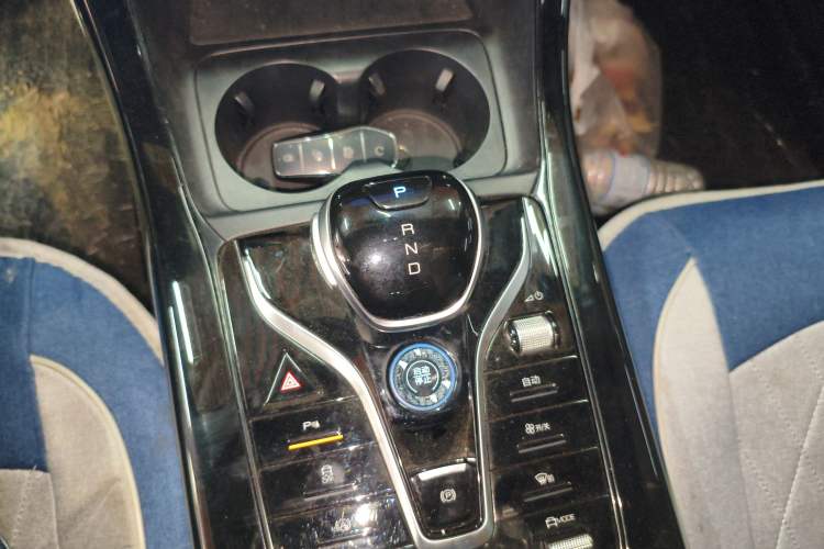 Used BYD Qin PLUS 2024 HONOR Edition DM-i 55KM Leading Model Gear Lever