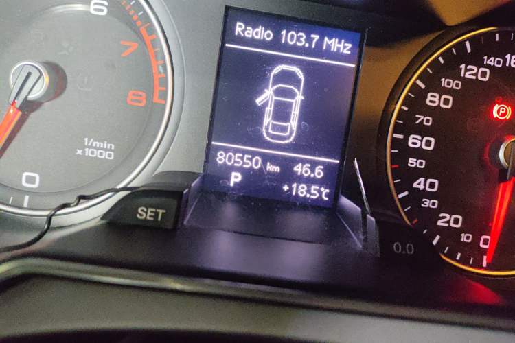 Used Audi A4L 2013 35 TFSI Automatic Comfort Model Odometer Close Up