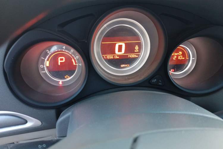 Used Citroen C4L 2013 1.6L Automatic Jingxiang Edition Odometer Close Up