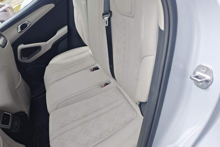 Used BYD Yuan UP 2025 Intelligent Driving Version 401 km Beyond-Range Edition Left Rear Seat