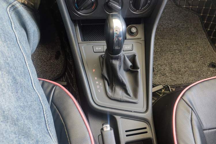 Used Volkswagen Lavida 2019 Lavida Start 1.5L Automatic Trendy Version China VI Standard
