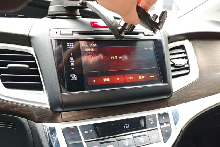 Used Honda Jade 2013 1.8L automatic Comfort version 5 seats Audio And AC Panel