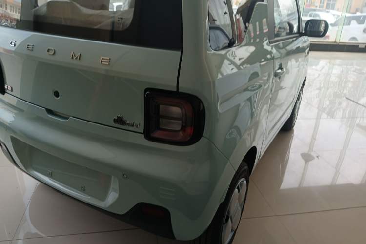 Used Geely Galaxy Panda 2024 Panda Mini 200km Endurance Bear
