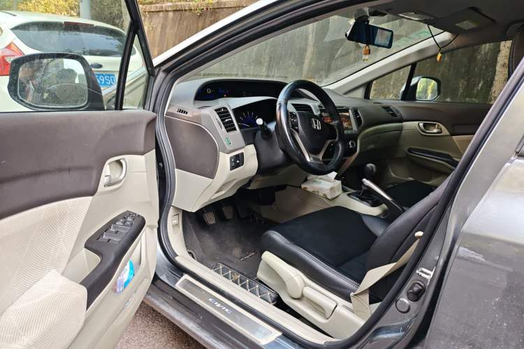 Used Honda Civic 2012 1.8L manual Comfort version
