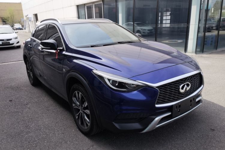 Used Infiniti QX30 2017 2.0T Four-Wheel Drive Fashion Edition Front Right 45 Deg