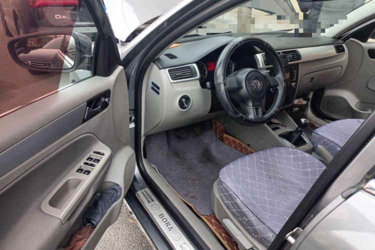 Used Volkswagen Bora 2011 1.6L Manual Fashion Edition
