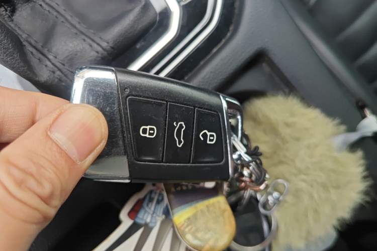 Used Volkswagen Magotan 2019 330TSI DSG Leading Model China VI Standard Vehicle Key