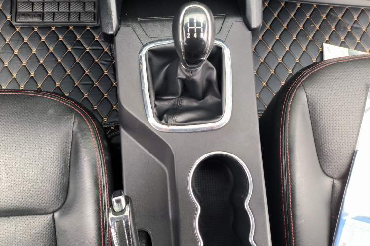 Used Geely Auto GX7 2015 Classic Edition 1.8L Manual Elite Model China V Standard