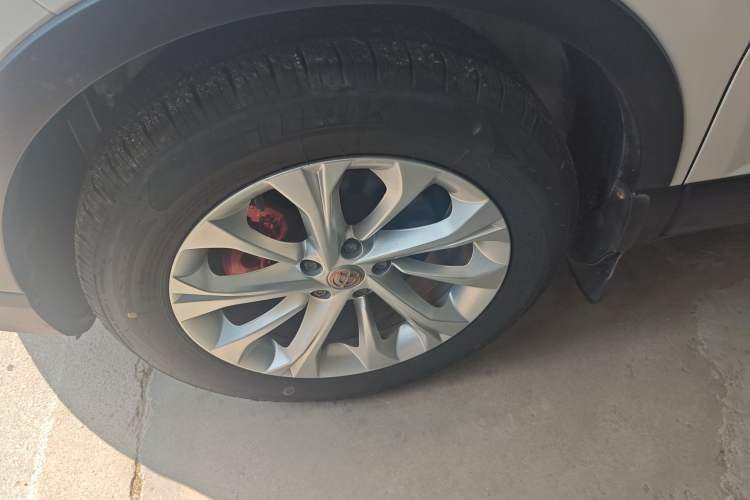 Used Brilliance V3 2015 1.5L Manual Elite Model Left Front Wheel Hub