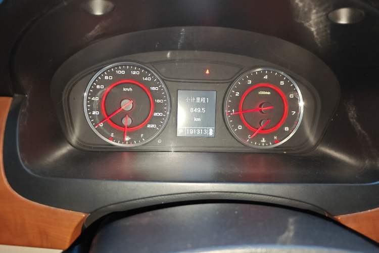 Used SAIC MAXUS G10 2014 2.0T Automatic Executive Edition