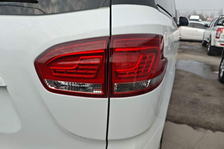 Used SAIC MAXUS G10 2022 2.0T Automatic Elite Edition Gasoline 7-Seater