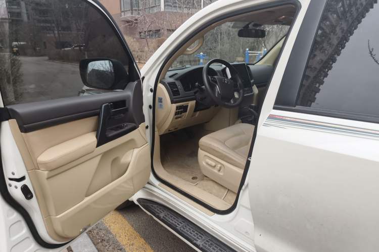 Used Toyota Land Cruiser 2015 4.0L V6 Middle East Low-Trim Version Driver Seat