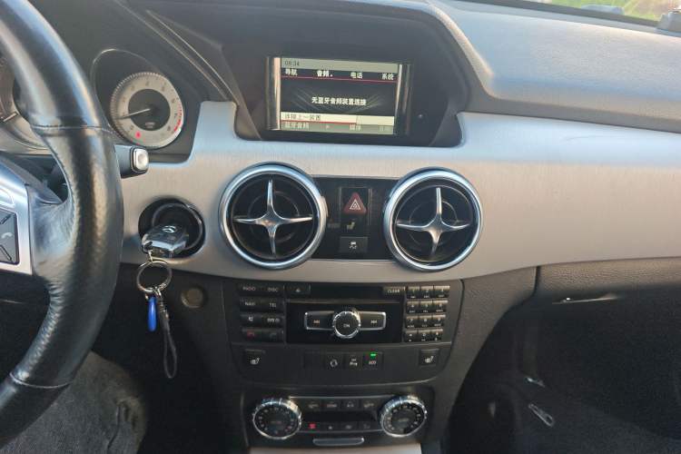 Used Mercedes-Benz GLK-Class 2015 GLK 260 4MATIC Fashion Edition Ultimate Version Audio And AC Panel