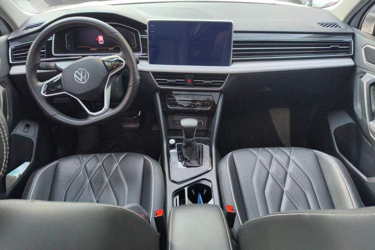 Used Volkswagen Tiguan L 2023 300TSI Automatic Two-Wheel Drive Smart Edition Center Console