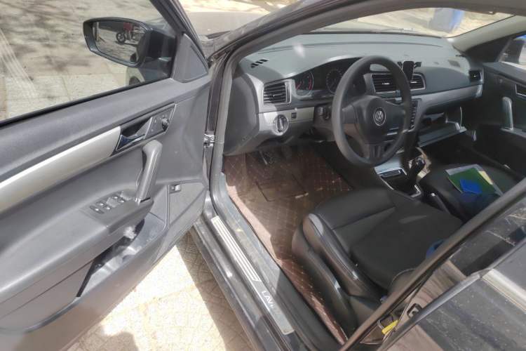 Used Volkswagen Lavida 2013 Restyled Classic 1.6L Manual Comfort Edition
