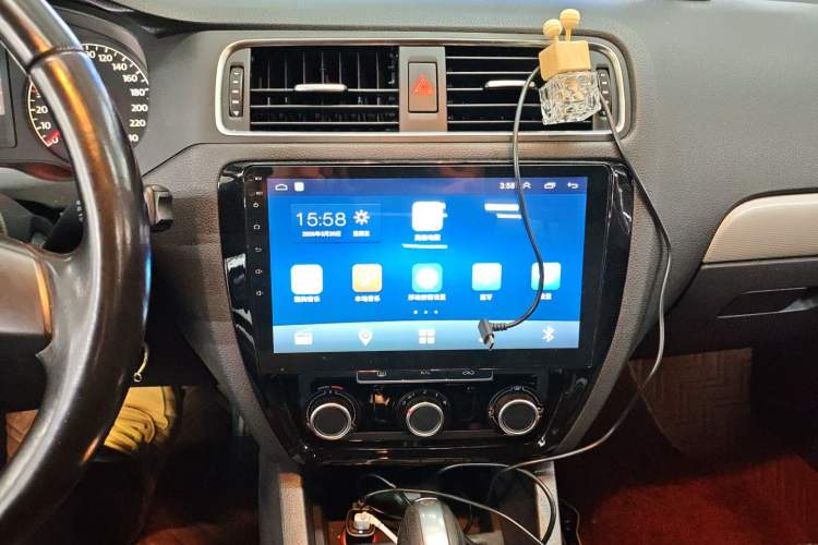 Used Volkswagen Sagitar 2014 Revised Version 1.6L Automatic Leading Edition Audio And AC Panel